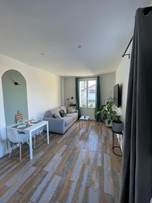 Charmant Studio Tout Equipe Aux Portes De Paris Bagnolet Exterior foto